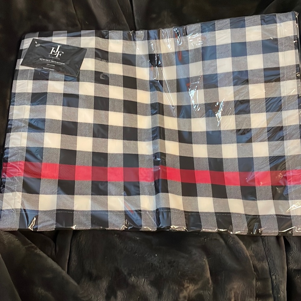 Le Jacquard Francais checkerboard placemats (2) Black white and red